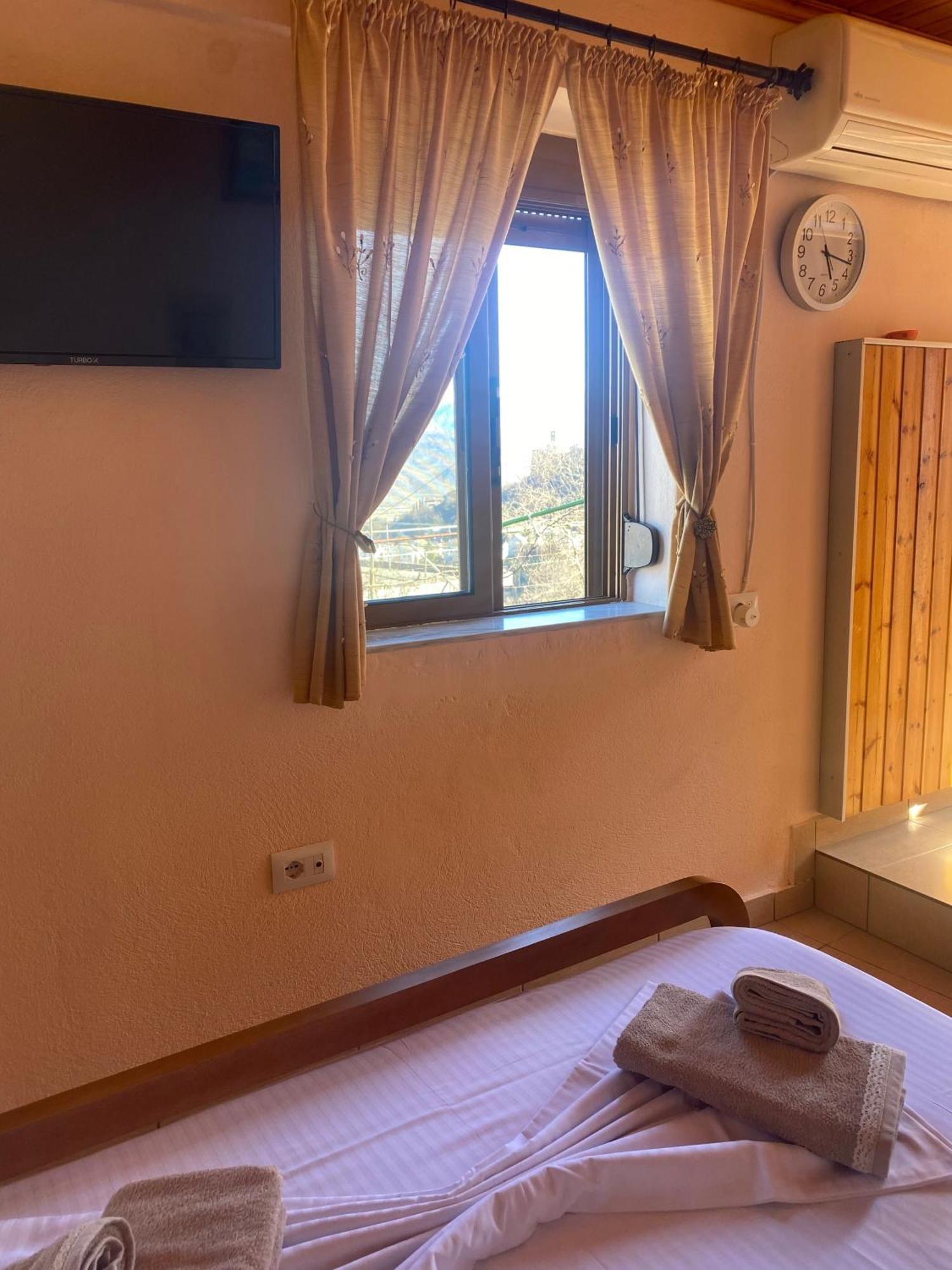 Panoramic View Guest House Gjirokaster Bagian luar foto
