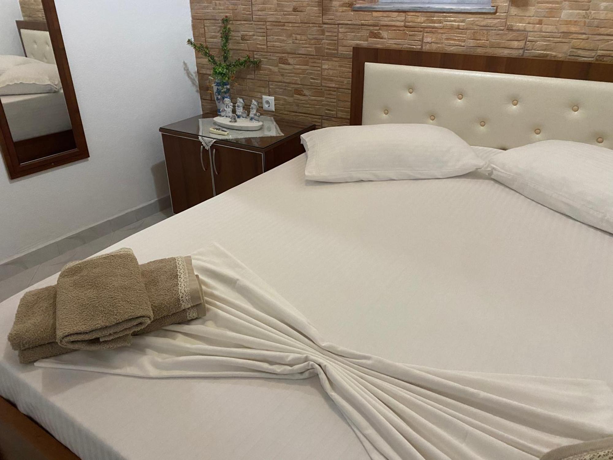 Panoramic View Guest House Gjirokaster Bagian luar foto