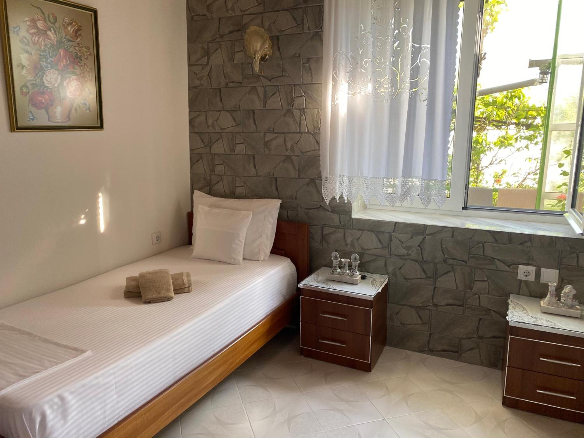 Panoramic View Guest House Gjirokaster Bagian luar foto