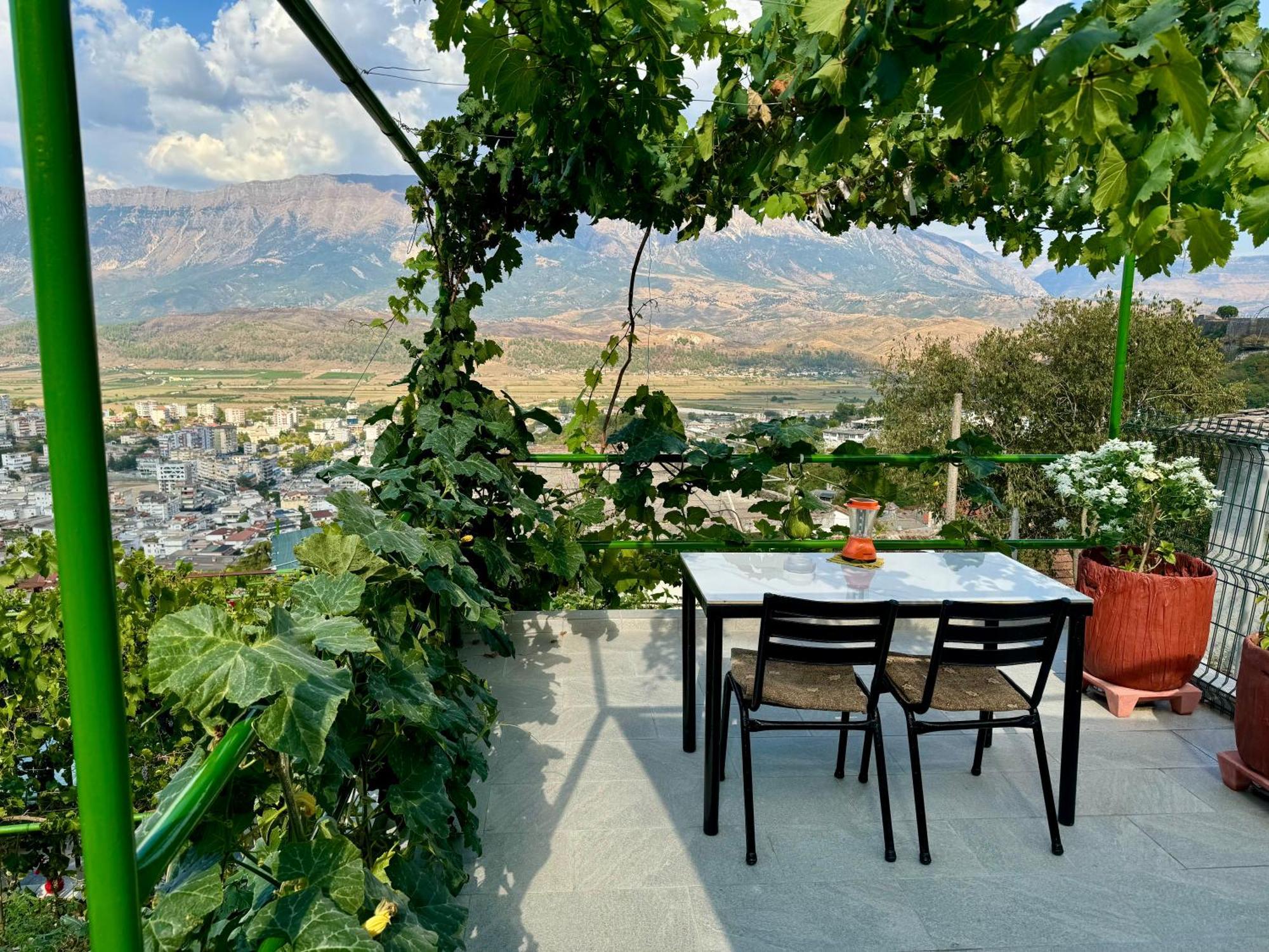 Panoramic View Guest House Gjirokaster Bagian luar foto