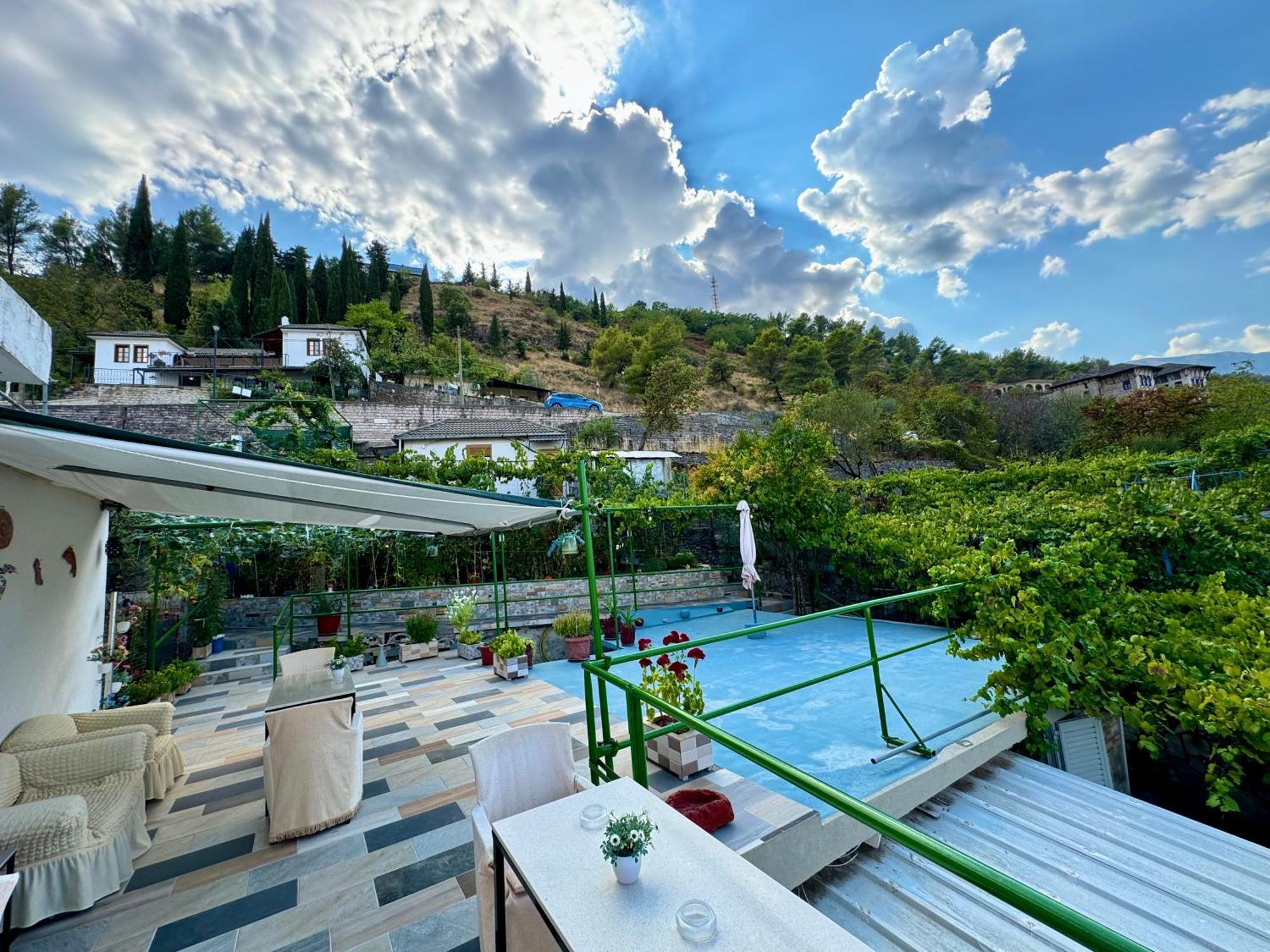 Panoramic View Guest House Gjirokaster Bagian luar foto